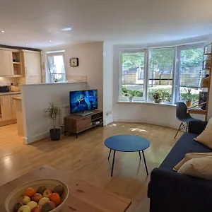 Royal Park Apartment