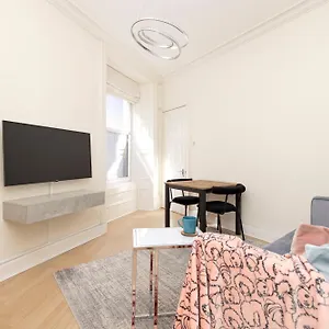 Joivy Modern Flat In City Centre - For Up To 3 Guests Apartment